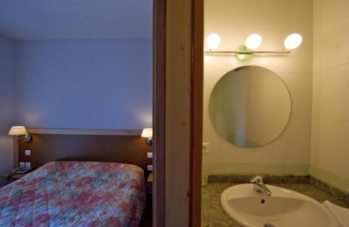 Yssingeaux Hotel | Logis Hotel Restaurant Le Cygne