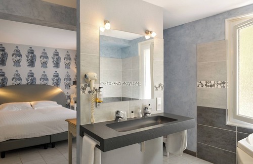 Salbris Hotel | Logis Le Domaine De Valaudran