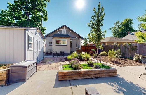Highland House | LoHi gem, 2 bedroom private unit with outdoor patio & hot tub!