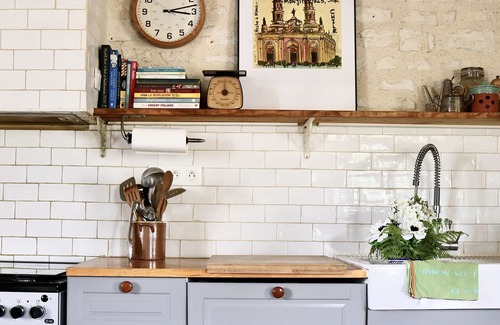 Assay House | Loire Valley 17th century gatehouse near Chinon