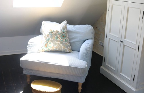 Assay House | Loire Valley 17th century gatehouse near Chinon