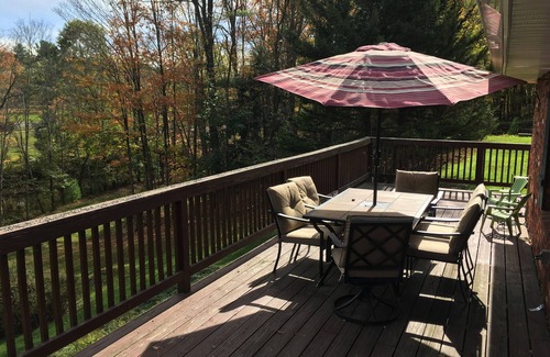 Friedens Cottage | Lois Lane Streamside Cottage with Ol' Time Swimming Hole