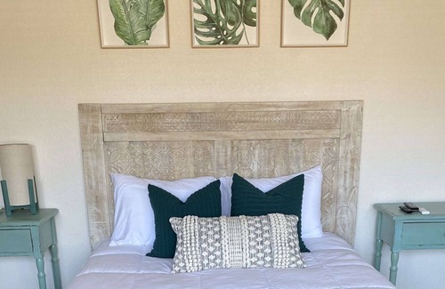 Southeast Pensacola Cottage | Lola's Bungalow w/Pool