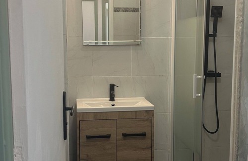 Quartier du Port Apartment | Loliveraie : Élégant 2 Pièces Rénové Avec Charme Proche Plage