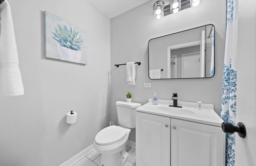 Lombard House | Lombard Rental - Central Ave