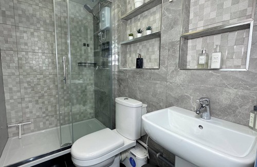 Newham Apartment | London 2 Bedroom Modern Studio Suite Cosy Clean East Central Stratford