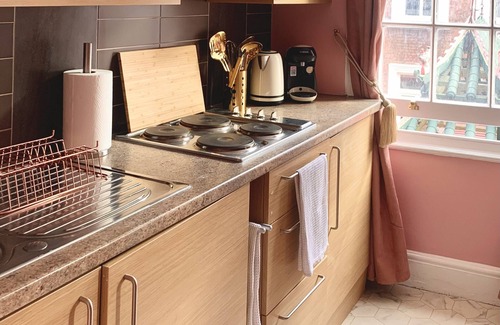 Chinatown Apartment | London Chinatown Apartments (Cherry blossom Suite)