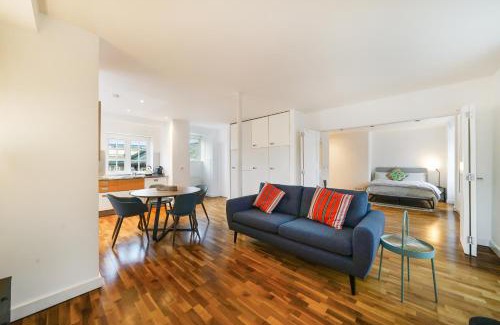 Hoxton Apartment | London City Old St Metro Luxury 1 bed Free Parking Library Conversion