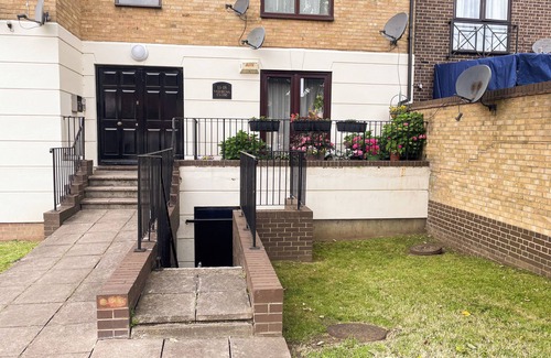 Canning Town North Apartment | London Flat close to Canary Wharf & Greenwich O2