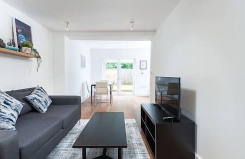 Northumberland Park Apartment | London Flat with Garden (WPRA)