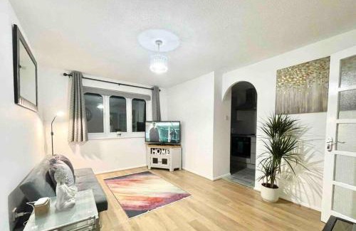 Deptford Apartment | London Gem Apartment in Deptford with parking