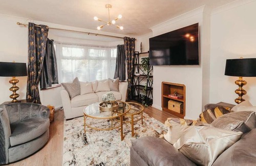 Heathrow Villages House | LONDON HEATHROW 3-BEDROOM HOUSE - FREE PARKING