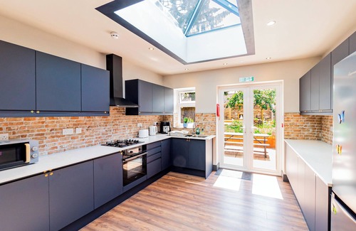 Heathrow Villages House | London Heathrow Home-A Brand new 6 bed house