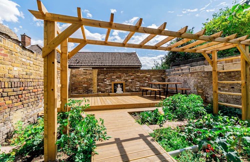 Heathrow Villages House | London Heathrow Home-A Brand new 6 bed house