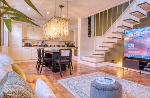 Norland House | London Holland Park - games room & parking