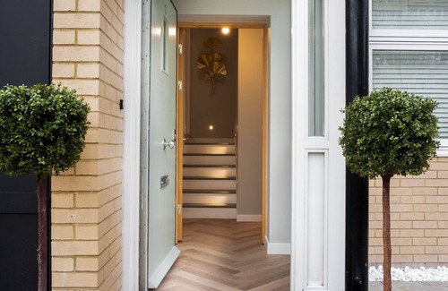 Queenstown Apartment | London's Modern Nuance Apartment