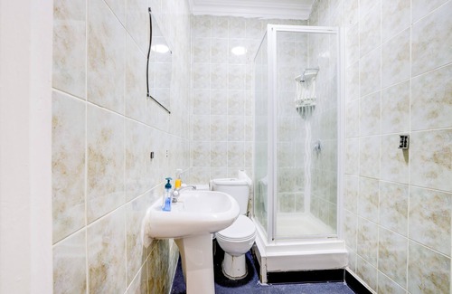 Harringay Hotel | London Shelton Hotel, Finsbury Park