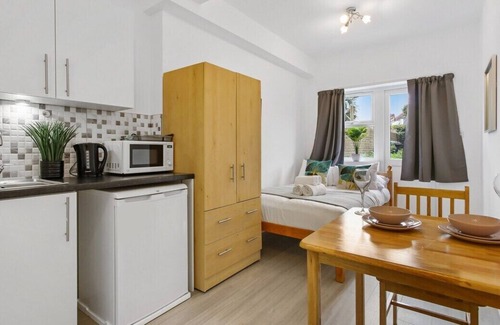 Dormers Wells Apartment | London Studio 2 Short Stay