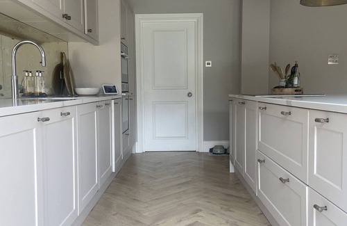 Southgate House | London Suburb Lux Home From Home - Walking Distance From Piccadilly Tube