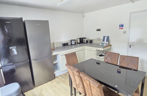 Stepney Green Apartment | London Whitechapel Stay - 7 Minute walk from Aldgate Station