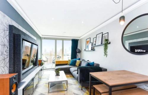 Stratford and New Town Apartment | LondonAprt 1Bed Balcony Gym Tv Wifi