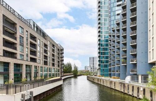 Stratford and New Town Apartment | LondonAprt 1Bed Balcony Gym Tv Wifi