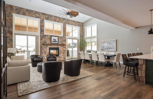 Granby House | Lone Eagle 855