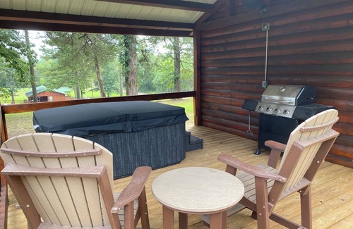 Battiest Cabin | Lone Oak-Sm Cozy 2 person cabin on a hill, Hot Tub, Fire Pit & Wood, Free WIFI