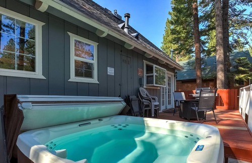 Montgomery Estates House | Lone Pine Lodge - Hot tub, Arcade game, Movie room!