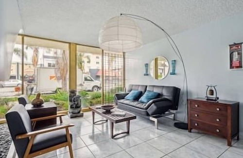 East Village Condo | Long Beach Abby - 3 Day Minimum - Spacious 1 Bedroom with Long Beach Ocean views