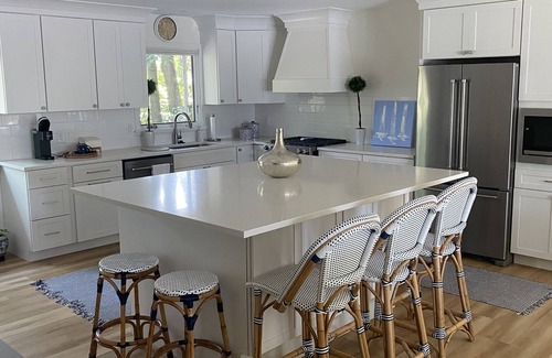 Long Beach Cottage | Long Beach Cottage with Lake views and one block walk to Stop 26.
