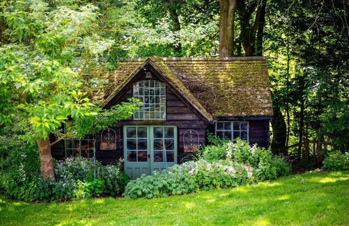 Tenbury Wells Cottage | Long Cover Cottage is 4 Star Gold retreat from the outside world.