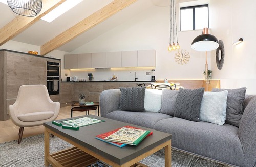 Falmouth Cottage | LONG HOUSE, BOSKENSOE BARNS, pet friendly in Mawnan Smith