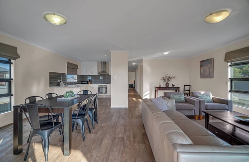 Murray Bridge House | Long Island Retreat: Pelican. The Perfect Riverside Family Getaway.