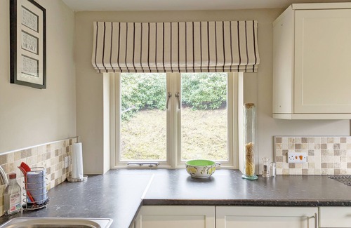 Midhurst Cottage | Long Meadow - sleeps 4 guests in 2 bedrooms
