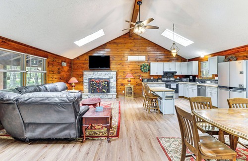 Long Pond Cabin | Long Pond Log Cabin w/Hot Tub Soaks & Outdoor Fun