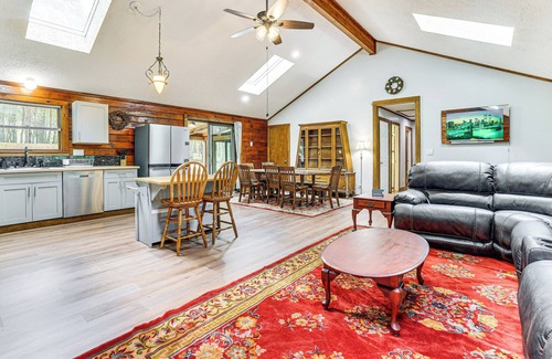 Long Pond Cabin | Long Pond Log Cabin w/Hot Tub Soaks & Outdoor Fun