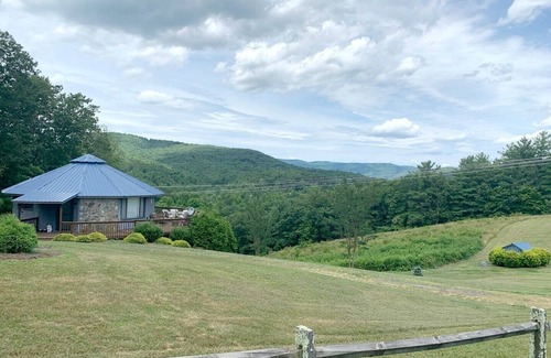 Millers Creek Cabin | Long Range Views, Easy Access, WIFI, Pet Friendly, Gas Log Fireplace, Deck