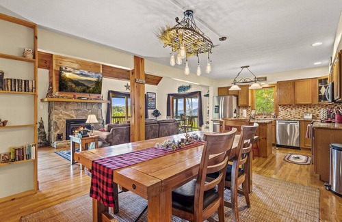Maggie Valley House | Long- & Short-Range Views/King Beds/Fireplace/Fire Table/Game Room