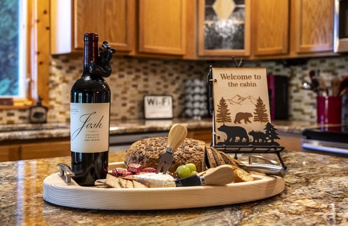 Maggie Valley House | Long- & Short-Range Views/King Beds/Fireplace/Fire Table/Game Room