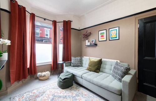 Liverpool City Centre House | Long Stay Discounts | Work-Friendly | Free Parking