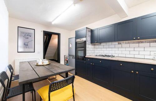 Liverpool House | Long Stay Discounts Work-friendly Free Parking
