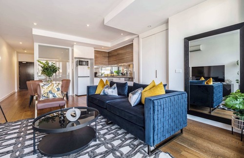 Caulfield North Condo | LONG STAYS | Chic & Spacious Retreat in Caulfield