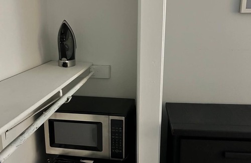 Virginia Beach House | Long stays welcome High-speed Wi‑Fi, workspace, full kitchen, quiet neighborhood