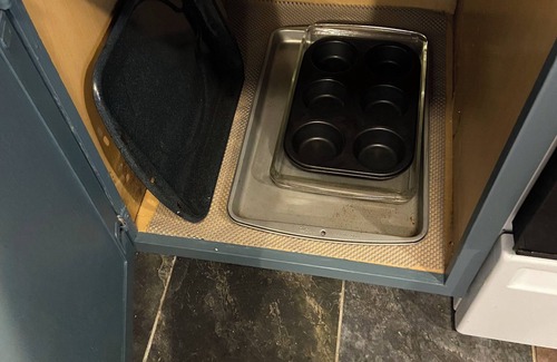 Powell Apartment | Long term chic en suite 2 bedroom Corp Rental in N. Knox/Powell with WiFi, AC