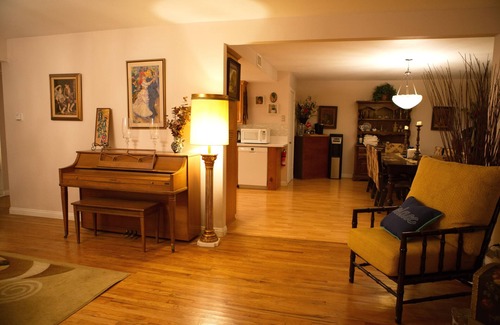 Hermosa Village House | Long Term Rental House: 5 Minutes to Disneyland/Convention Center
