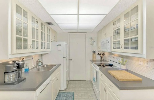 Trailer Estates Condo | Long term Rental nCondo located at the IMG Golf Course- 3 Month minimum