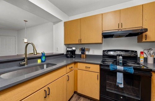 Lutz Apartment | Long Term Stays Allowed! Budget Friendly & Pool!