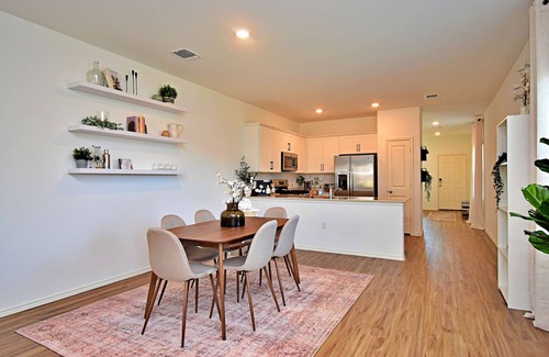 Del Valle House | Long-term Stays | Family-friendly | Communal pool!