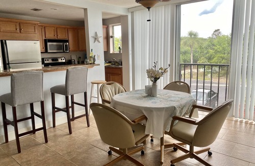 Ormond Beach Condo | Long term Travelers: spacious 2 BR beach condo